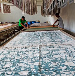 Manufacturer of designer Custom Made Rugs in India