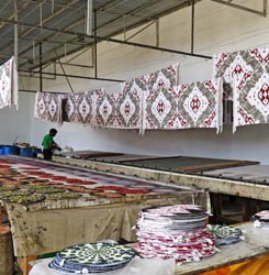 Manufacturer of designer Custom Made Rugs in India