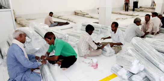 Manufacturer of designer Custom Made Rugs in India